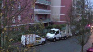 jeune femme infidèle à baiser chez elle quand elle est seule